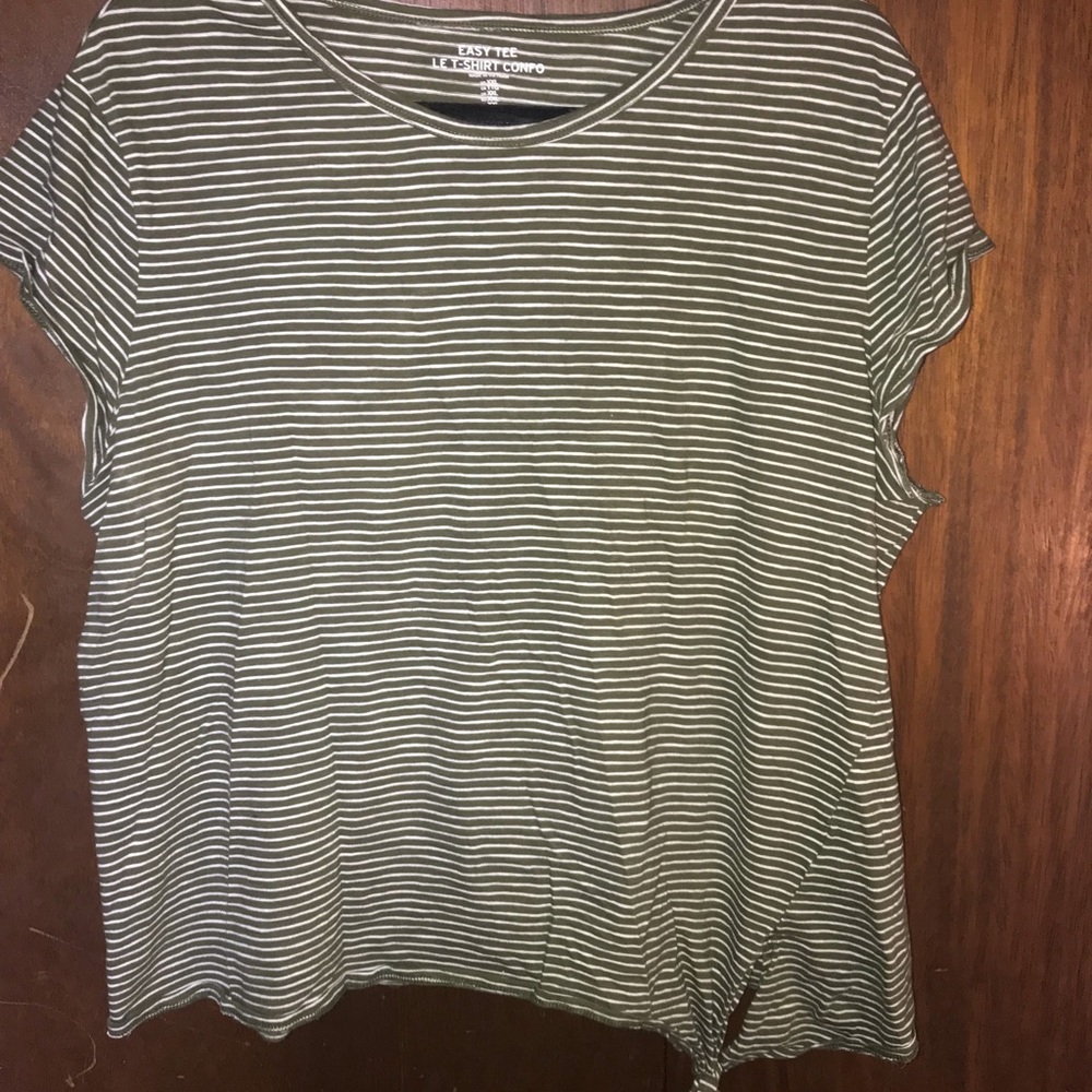 Gap T-shirt with tie